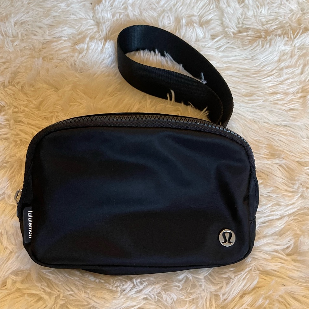 Lululemon belt bag 1L